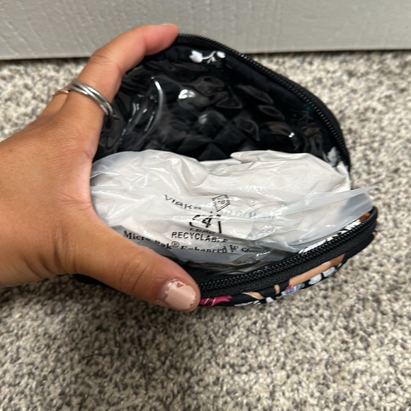 Vera Bradley Cosmetic Bags- Perrotti's Country Barn - Picture 6 of 10